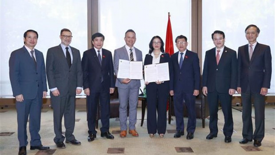 Vietnamese university, Australian company sign MoU on training, startup